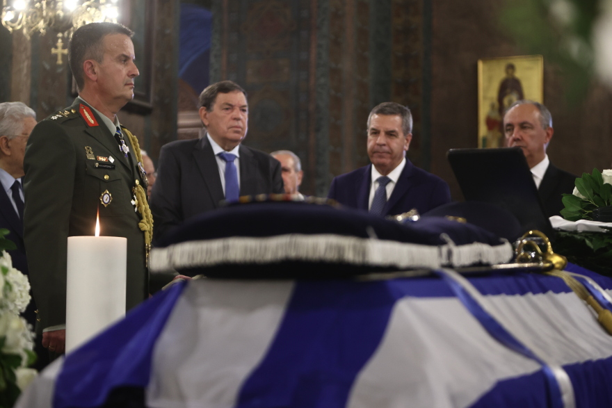 Μιχαήλ Κωσταράκος: «Αρχηγέ καλό ταξίδι» - Συγκίνηση στο τελευταίο αντίο στον πρώην αρχηγό ΓΕΕΘΑ