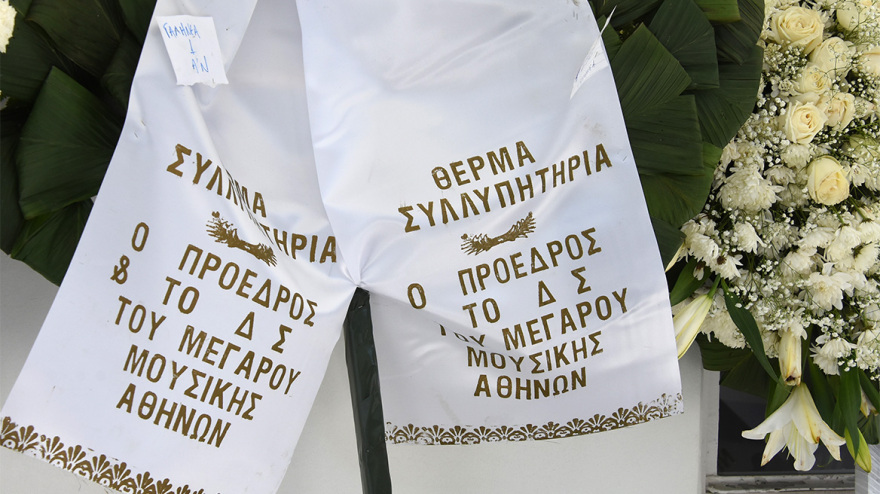 Νόνικα Γαληνέα: Συντετριμμένες οι κόρες της στην κηδεία της - Ποιοι έδωσαν το «παρών»