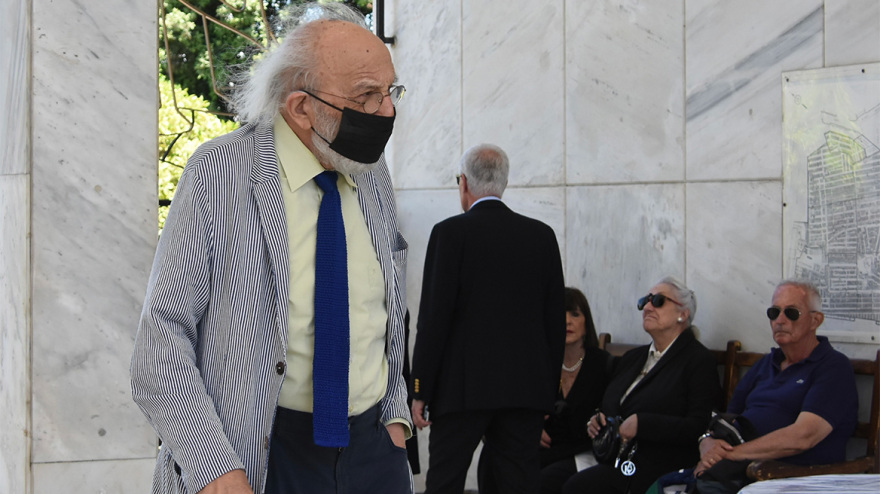 Νόνικα Γαληνέα: Συντετριμμένες οι κόρες της στην κηδεία της - Ποιοι έδωσαν το «παρών»