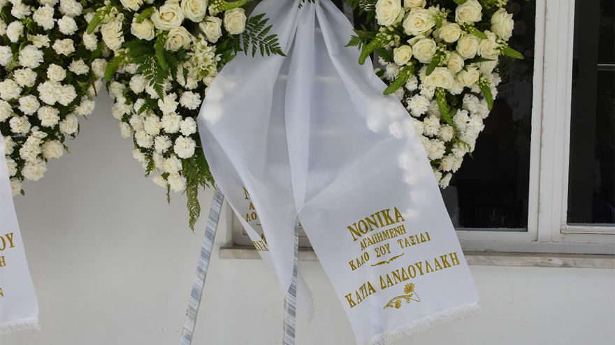 Νόνικα Γαληνέα: Συντετριμμένες οι κόρες της στην κηδεία της - Ποιοι έδωσαν το «παρών»