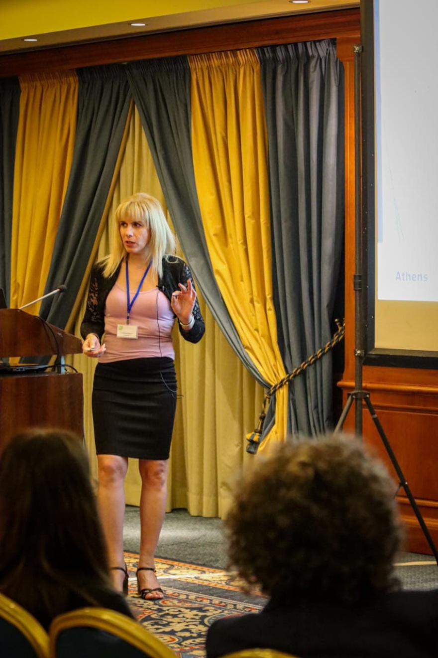 Ποια είναι η πρώτη τρανς εκπαιδευτικός στην Ελλάδα που μετέχει στη νέα διαφήμιση του Pantene