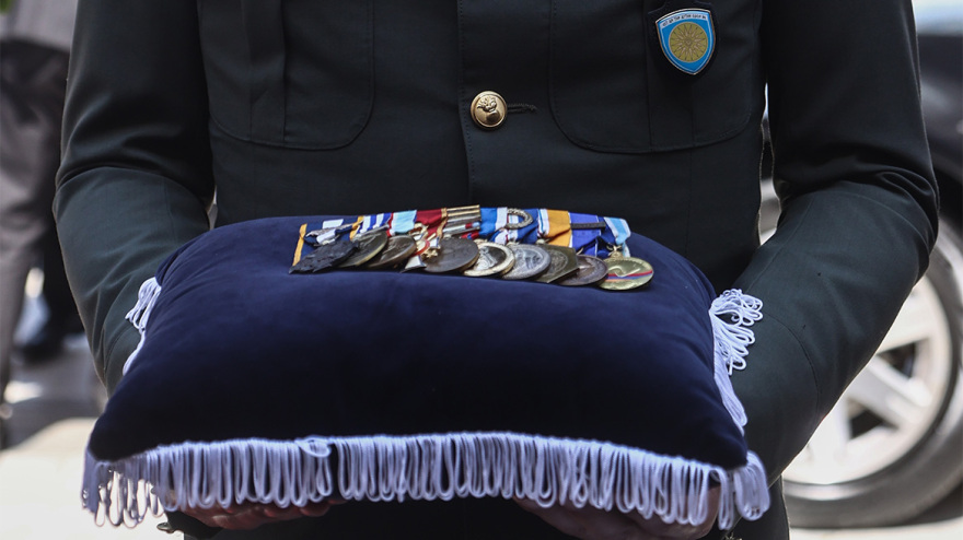 Μιχαήλ Κωσταράκος: «Αρχηγέ καλό ταξίδι» - Συγκίνηση στο τελευταίο αντίο στον πρώην αρχηγό ΓΕΕΘΑ