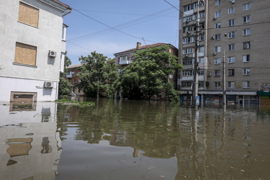 Πόλεμος στην Ουκρανία: Σε απόγνωση οι κάτοικοι σε Χερσώνα και Νόβα Καχόβκα - 30.000 κυβικά μέτρα νερού το δευτερόλεπτο διαρρέουν από τον ταμιευτήρα