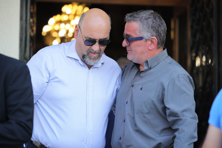 Γιώργος Γεωργίου: «Λύγισαν» η γυναίκα και η κόρη του στην κηδεία - Δείτε φωτογραφίες