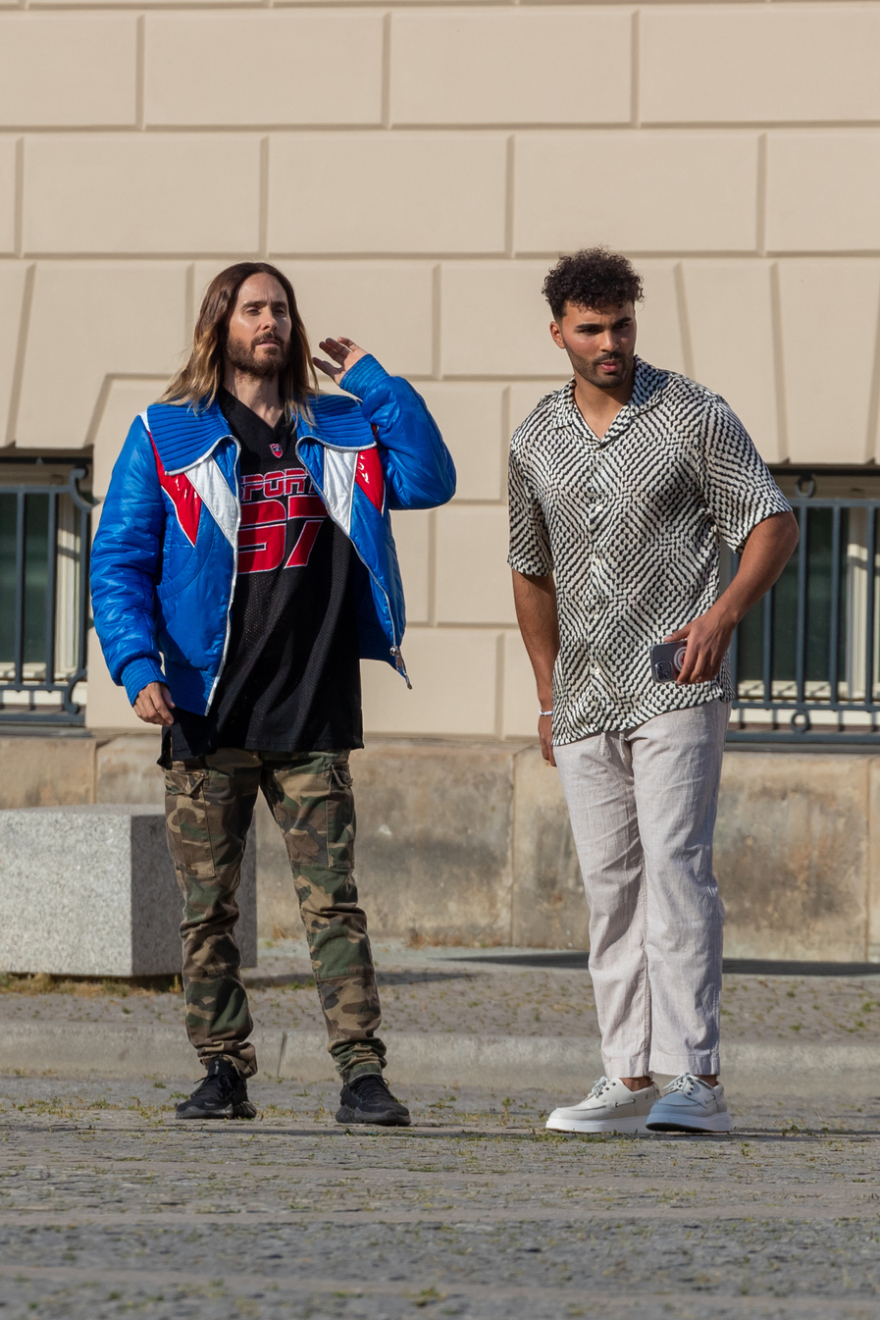 Τζάρεντ Λέτο: Σκαρφάλωσε στον τοίχο ενός ξενοδοχείου 