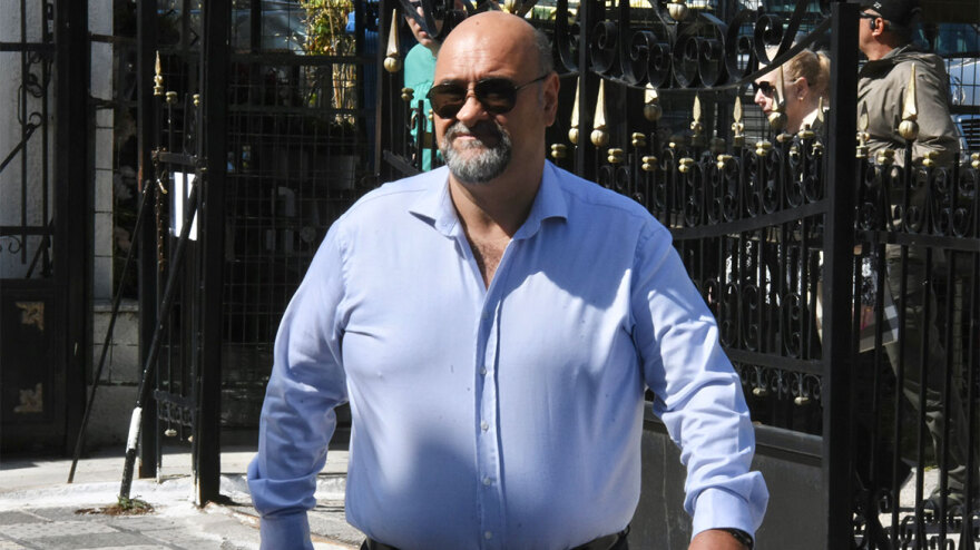 Γιώργος Γεωργίου: «Λύγισαν» η γυναίκα και η κόρη του στην κηδεία - Δείτε φωτογραφίες