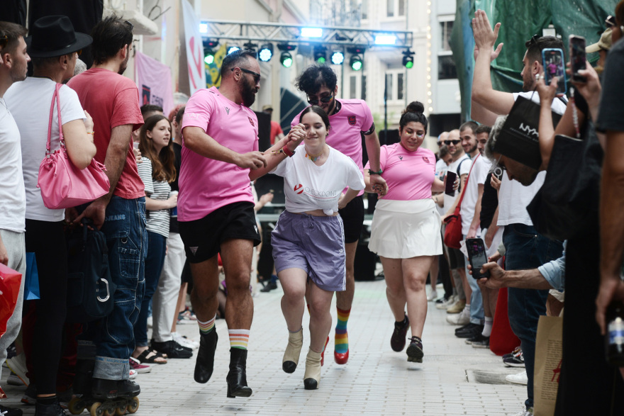 Athens Pride 2023: Δείτε τις πρώτες τακουνοδρομίες στο κέντρο της Αθήνας