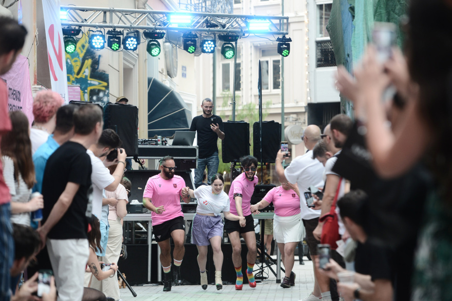 Athens Pride 2023: Δείτε τις πρώτες τακουνοδρομίες στο κέντρο της Αθήνας