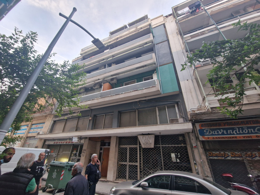 Θεσσαλονίκη: Βρέθηκε νεκρός σε δώμα πολυκατοικίας με τραύμα από μαχαίρι