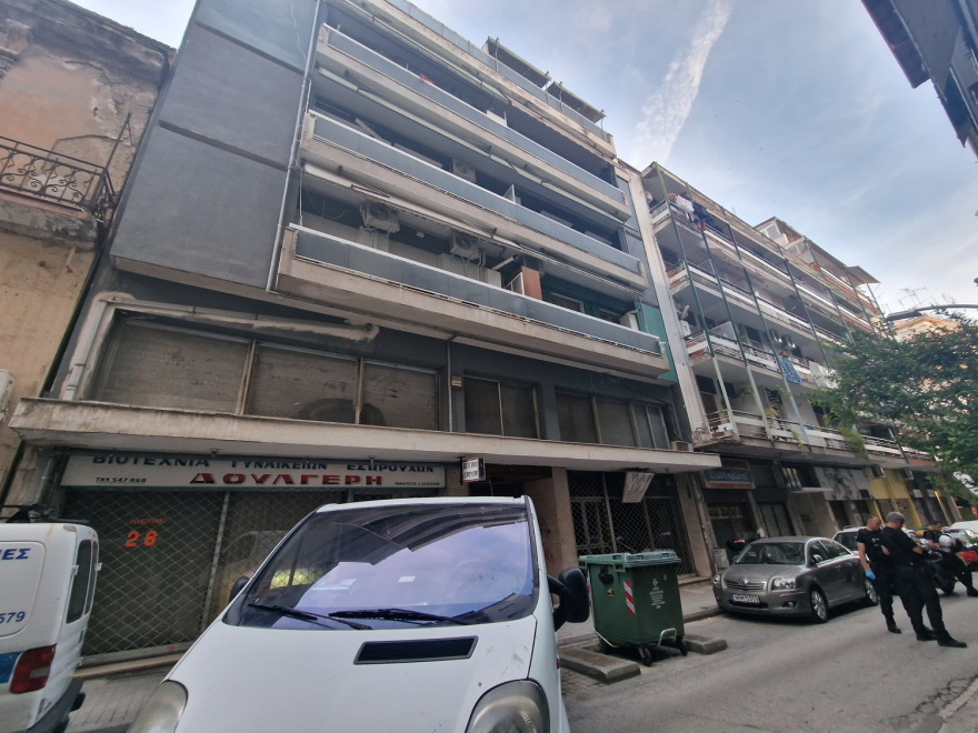 Θεσσαλονίκη: Βρέθηκε νεκρός σε δώμα πολυκατοικίας με τραύμα από μαχαίρι