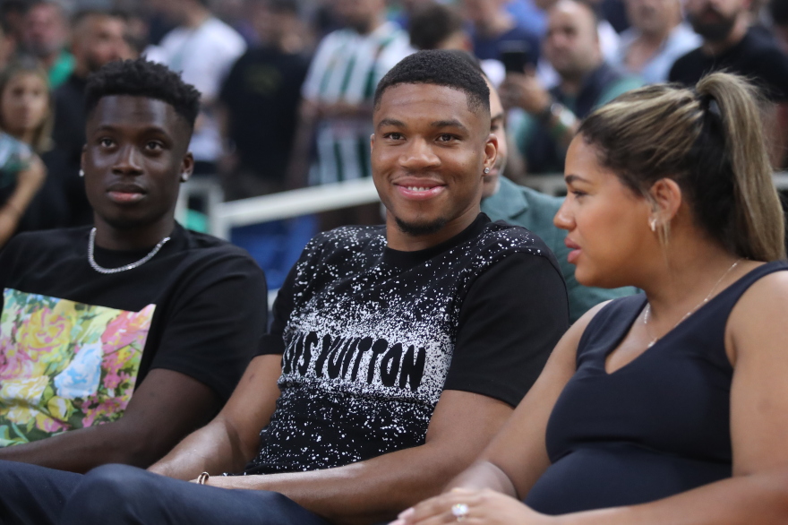 Γιάννης Αντετοκούνμπο: Στο ΟΑΚΑ για τον τελικό του Παναθηναϊκού με τον Ολυμπιακό 