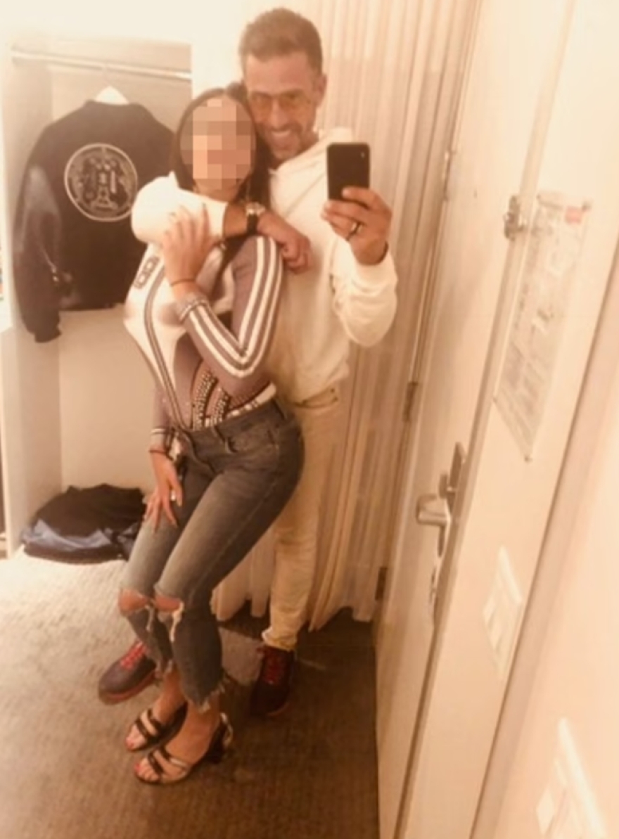 Χάντερ Μπάιντεν: Γυμνός, με ιερόδουλες, κάνει ναρκωτικά -  Στο διαδίκτυο 9.000 φωτογραφίες του