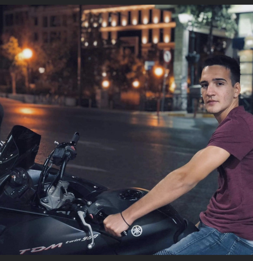 Φρεαττύδα: «Όσο θα σωπαίνουμε, αυτά θα συμβαίνουν» λέει ο 22χρονος καρατέκα που έσωσε την 17χρονη