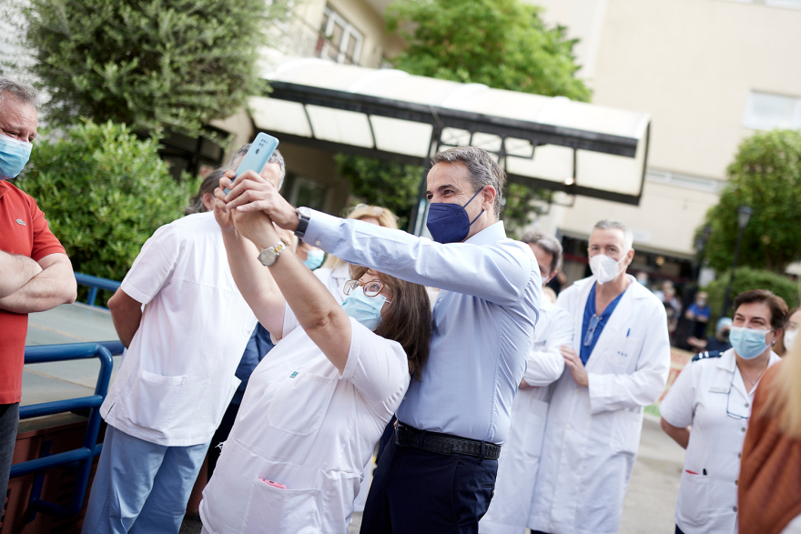 Επίσκεψη Μητσοτάκη στο «Άγιος Σάββας»: Το ΕΣΥ, παρά τις αδυναμίες του, λειτουργεί πολλές φορές σε επίπεδα αξιοζήλευτα