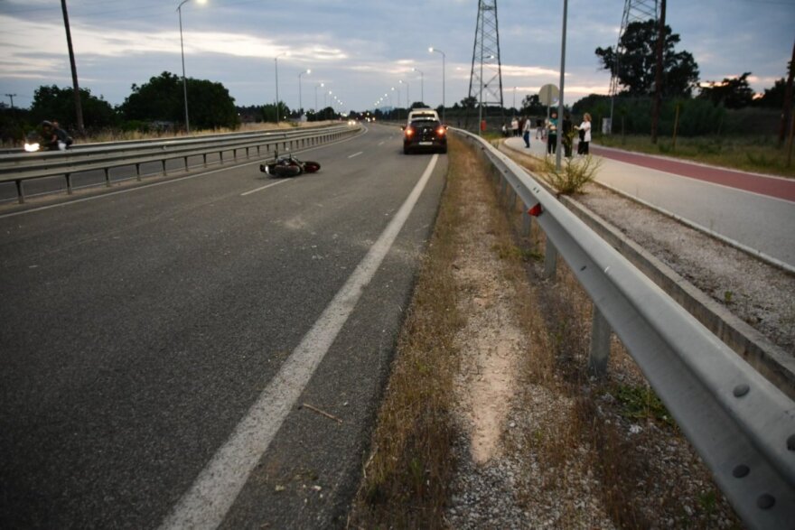Λάρισα: Τροχαίο με μία νεκρή και έναν σοβαρά τραυματία - Δείτε φωτογραφίες