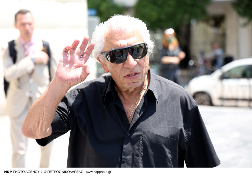 Γιάννης Φλωρινιώτης: Συντετριμμένη η κόρη του, Άννα, στην κηδεία του - «Είμαι περήφανη για σένα πατέρα» 