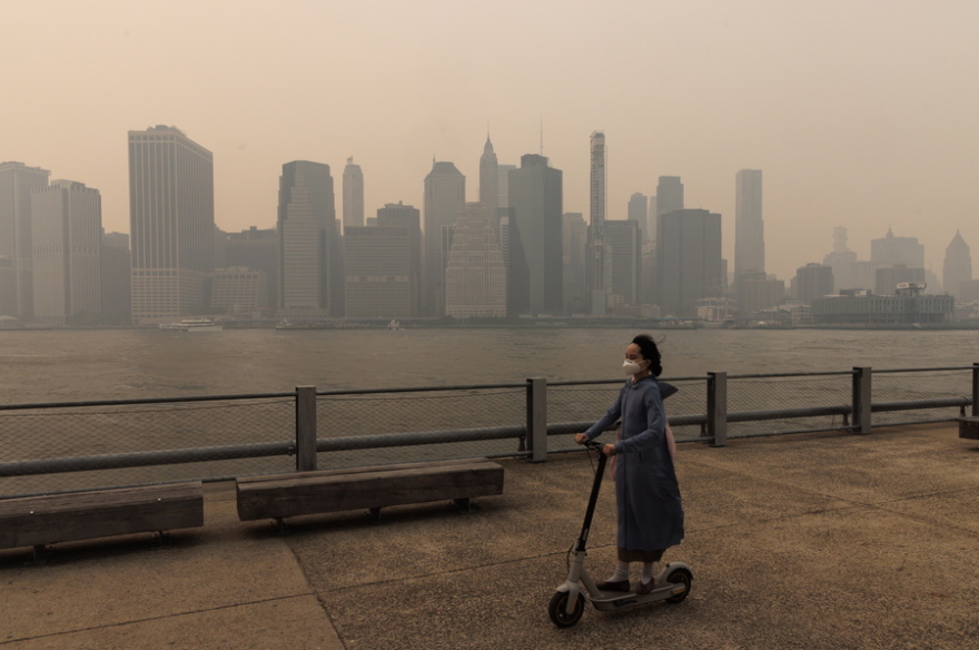 Γιατί καίγεται ο Καναδάς; Το νέφος καπνού απειλεί μέχρι και τη Νορβηγία