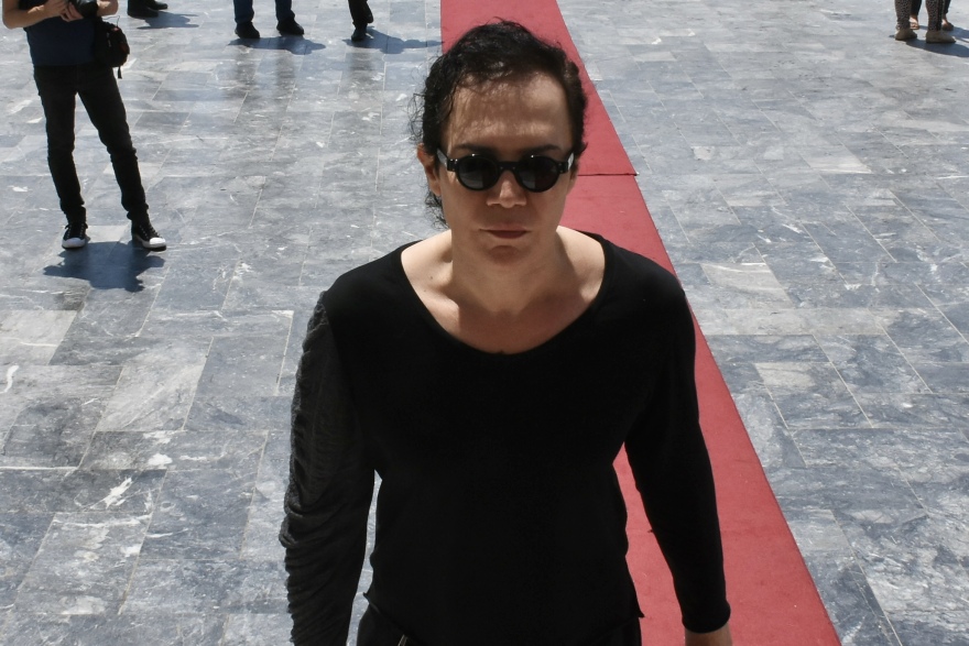 Γιάννης Φλωρινιώτης: Συντετριμμένη η κόρη του, Άννα, στην κηδεία του - «Είμαι περήφανη για σένα πατέρα» 