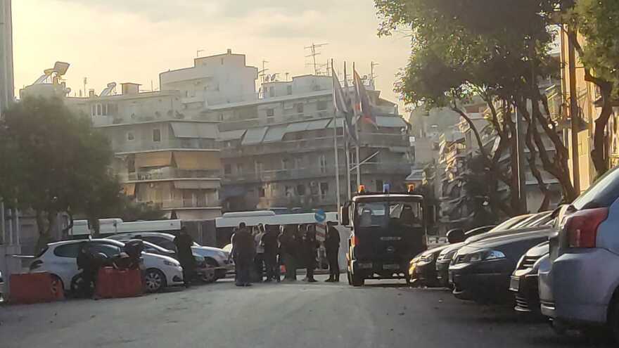 Ψάχνουν αν ο βαρύς οπλισμός στο αυτοκίνητο στο Νέο Κόσμο συνδέεται με τους δολοφόνους στον Κορυδαλλό
