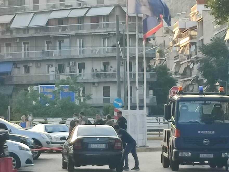 Ψάχνουν αν ο βαρύς οπλισμός στο αυτοκίνητο στο Νέο Κόσμο συνδέεται με τους δολοφόνους στον Κορυδαλλό