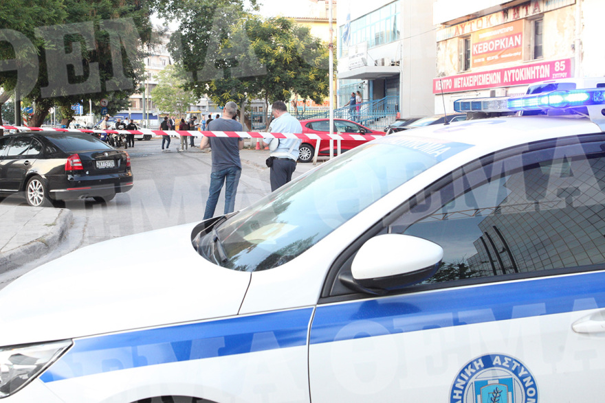 Ψάχνουν αν ο βαρύς οπλισμός στο αυτοκίνητο στο Νέο Κόσμο συνδέεται με τους δολοφόνους στον Κορυδαλλό