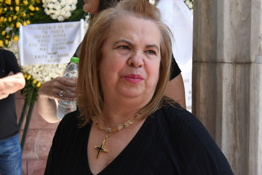 Γιάννης Φλωρινιώτης: Συντετριμμένη η κόρη του, Άννα, στην κηδεία του - «Είμαι περήφανη για σένα πατέρα» 