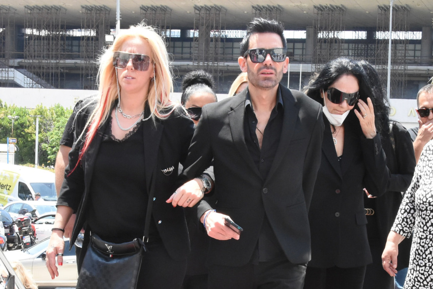 Γιάννης Φλωρινιώτης: Συντετριμμένη η κόρη του, Άννα, στην κηδεία του - «Είμαι περήφανη για σένα πατέρα» 