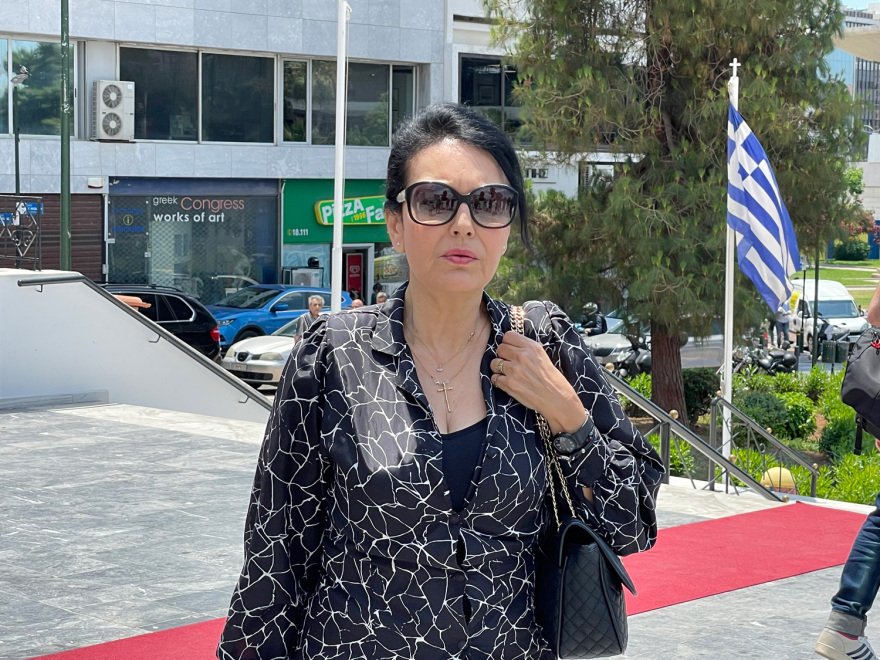 Γιάννης Φλωρινιώτης: Συντετριμμένη η κόρη του, Άννα, στην κηδεία του - «Είμαι περήφανη για σένα πατέρα» 