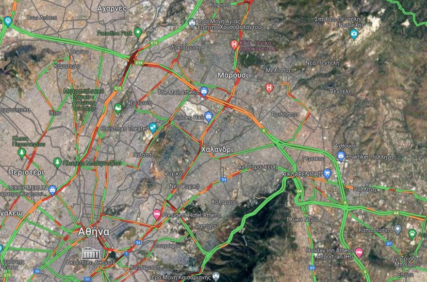 Η κίνηση στους δρόμους: Μποτιλιάρισμα στην Αττική Οδό από Μεταμόρφωση έως κόμβο Κηφισίας - Δείτε live