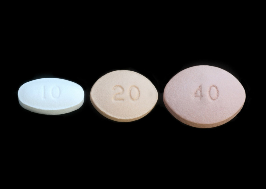 Τι τρέχει με τις στατίνες; Γιατί το Νο1 φάρμακο για τη χοληστερίνη μπαίνει πάλι στο μικροσκόπιο