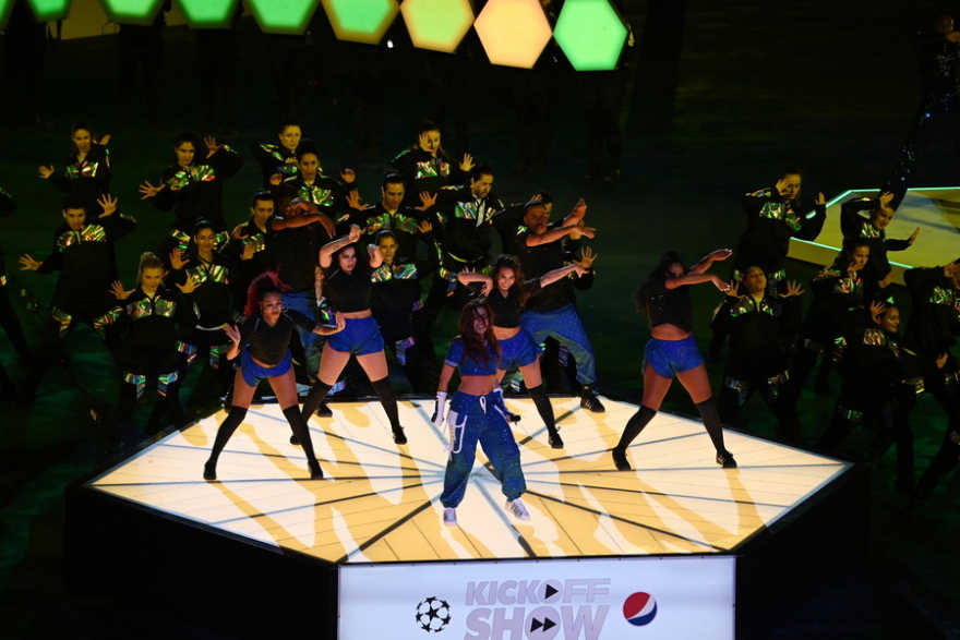 Τελικός Champions League 2023: Η Ανίτα έκλεψε την παράσταση με το σόου της πριν τον τελικό 