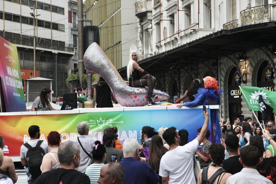 Athens Pride 2023: Πλήθος κόσμου στην παρέλαση - Δείτε βίντεο και φωτογραφίες