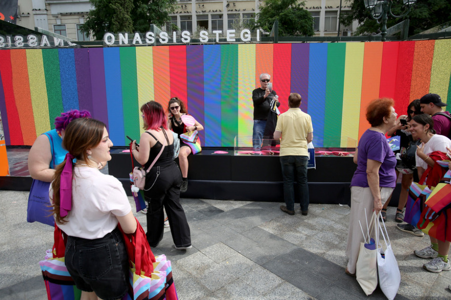 Athens Pride 2023: Πλήθος κόσμου στην παρέλαση - Δείτε βίντεο και φωτογραφίες