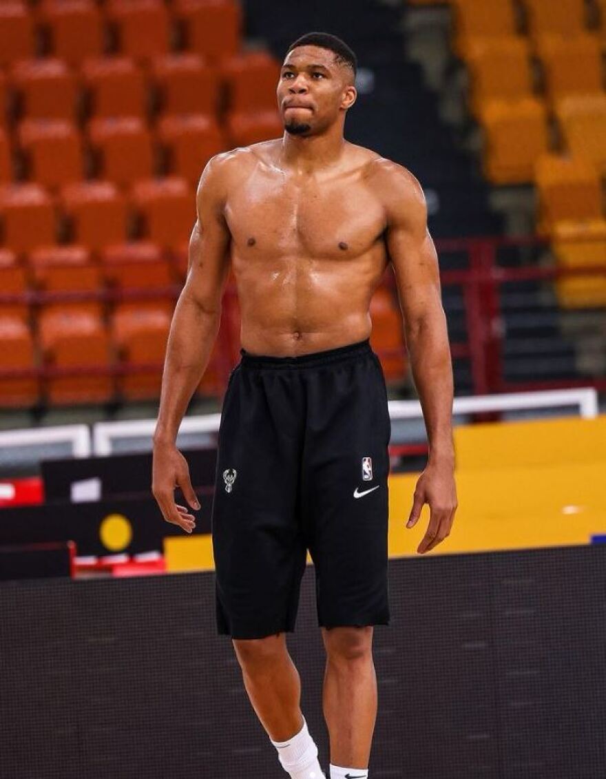 Γιάννης Αντετοκούνμπο: «Λιώνει» στην προπόνηση στο ΣΕΦ 