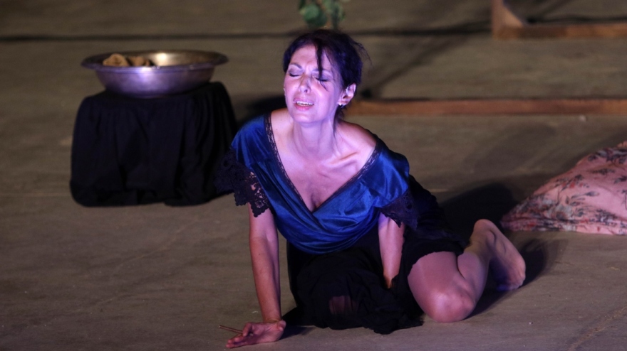 Δήμητρα Παπαδήμα: «Είδα τον πατέρα μου να με σημαδεύει με την καραμπίνα»