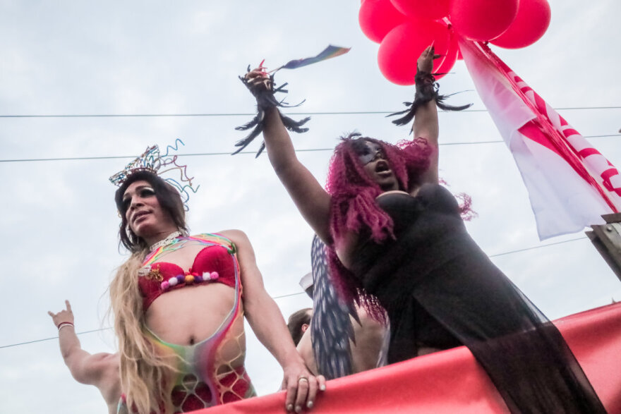 Athens Pride 2023: Μαζική συμμετοχή στην πορεία υπερηφάνειας - Χρώματα, μουσικές και εντυπωσιακές εικόνες