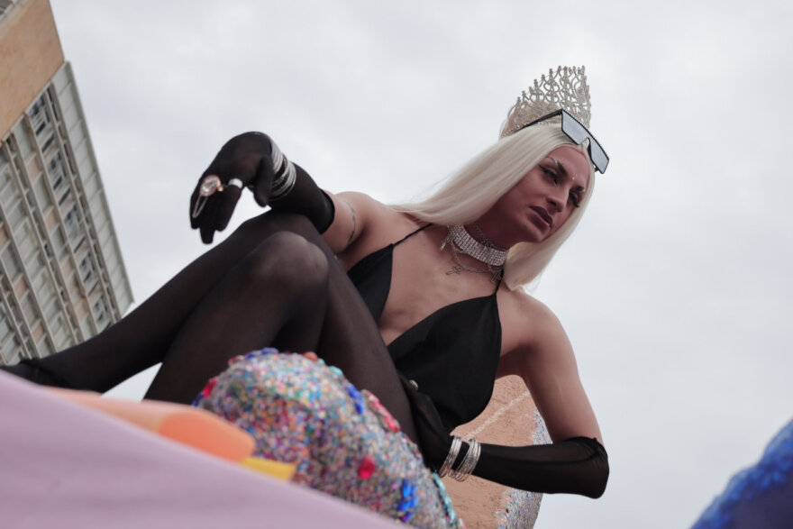 Athens Pride 2023: Μαζική συμμετοχή στην πορεία υπερηφάνειας - Χρώματα, μουσικές και εντυπωσιακές εικόνες