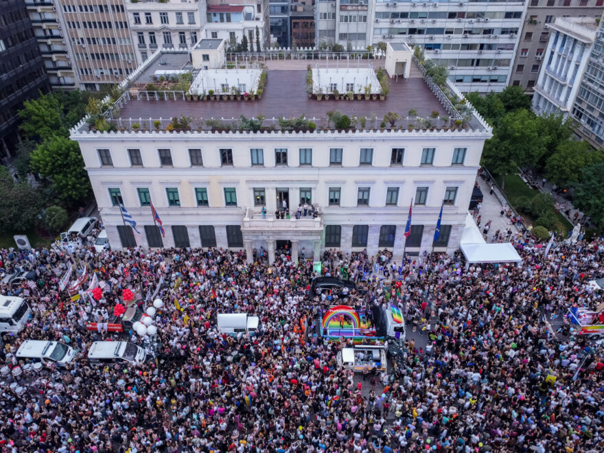 Athens Pride 2023: Μαζική συμμετοχή στην πορεία υπερηφάνειας - Χρώματα, μουσικές και εντυπωσιακές εικόνες
