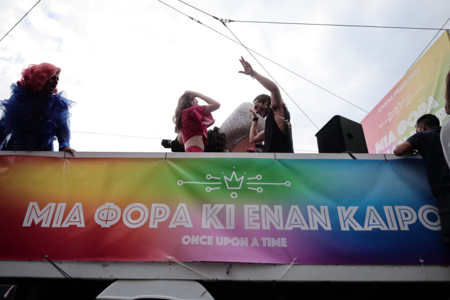 Athens Pride 2023: Μαζική συμμετοχή στην πορεία υπερηφάνειας - Χρώματα, μουσικές και εντυπωσιακές εικόνες