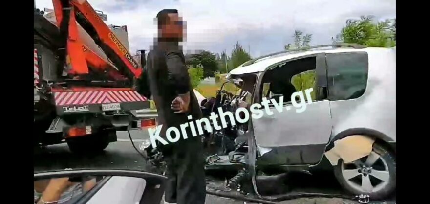 Τροχαίο με έναν 79χρονο νεκρό οδηγό ΙΧ που μπήκε ανάποδα στην εθνική και συγκρούστηκε με όχημα της ΕΛΑΣ 