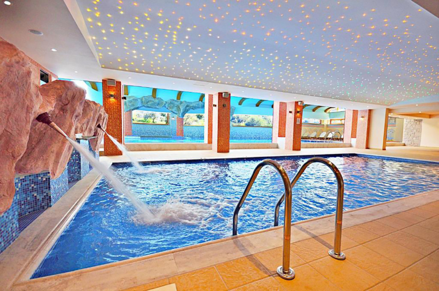 Ο ξενοδόχος, η χειροβομβίδα, η μίζα: Ο «βίος και πολιτεία» του πρώην ιδιοκτήτη του Kandia’s Castle στο Ναύπλιο