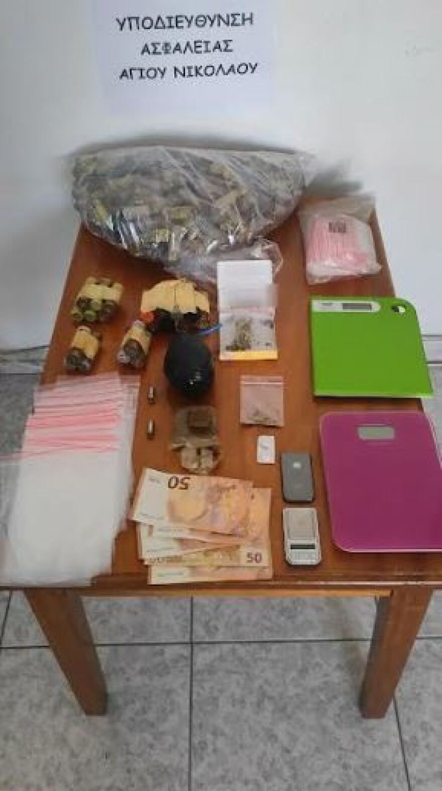 Σητεία: Δυναμίτες, σφαίρες και κάνναβη στα σπίτια νεαρού