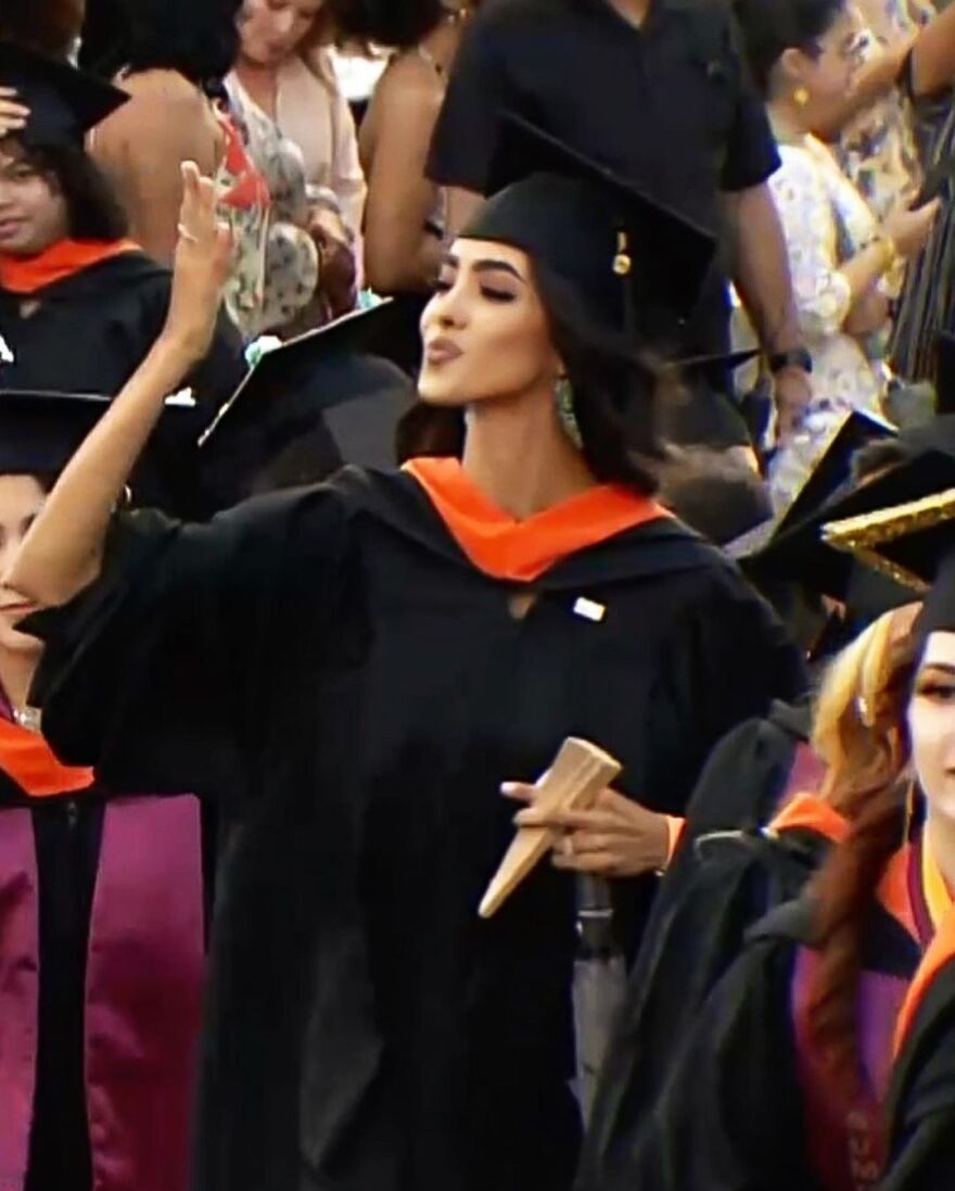 Μαριάνα Βαρελά: Αποθεώνει τη σύζυγό της στην αποφοίτησή της - «Αγάπη μου, είμαι τόσο περήφανη»