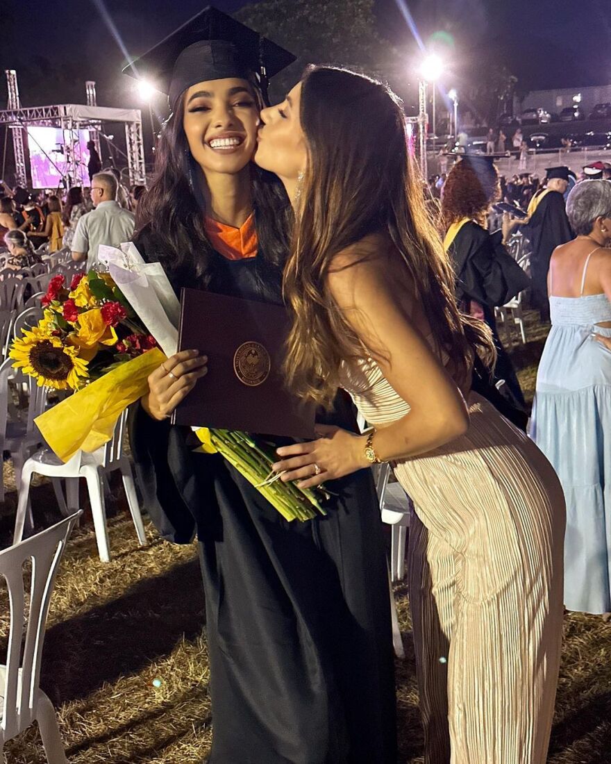 Μαριάνα Βαρελά: Αποθεώνει τη σύζυγό της στην αποφοίτησή της - «Αγάπη μου, είμαι τόσο περήφανη»