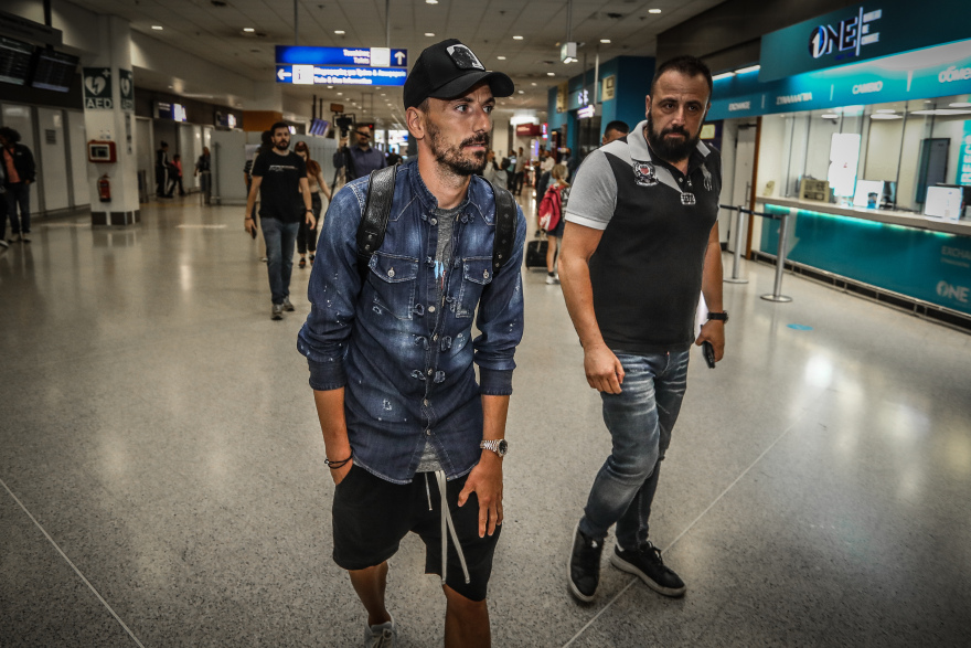 Στην Αθήνα για τον Παναθηναϊκό ο Μλαντένοβιτς: «Ξέρω ήδη τα πάντα για την ομάδα»