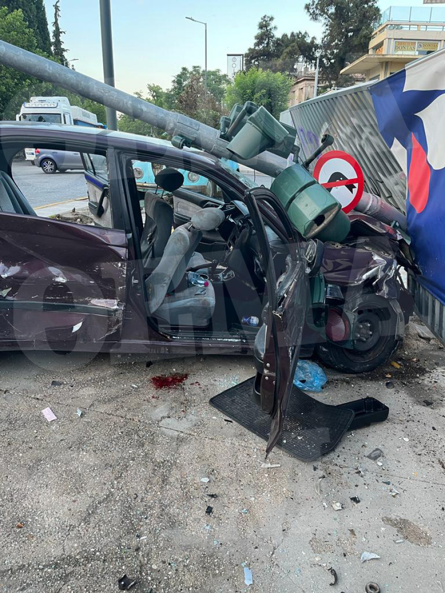 Κηφισιά: «Ένα από τα δύο οχήματα βγήκε στο αντίθετο ρεύμα» λέει σύμβουλος τροχαίων για το ατύχημα