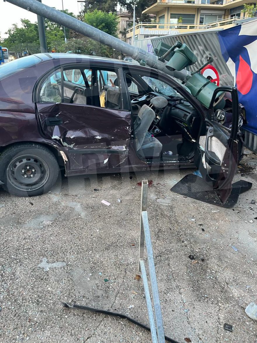 Σοβαρό τροχαίο στην Κηφισιά: Έξι άτομα έχουν τραυματιστεί - Δείτε βίντεο 