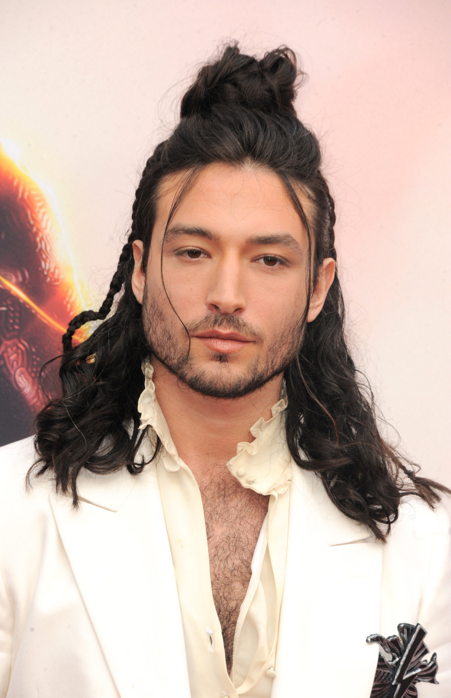 Έζρα Μίλερ: Η πρώτη δημόσια εμφάνισή του μετά τις καταγγελίες για ανάρμοστη συμπεριφορά