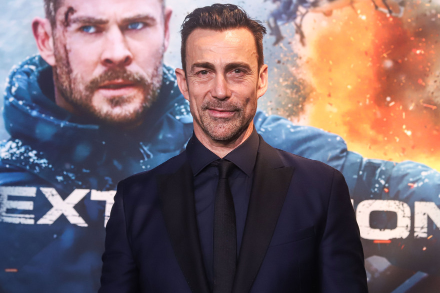 Extraction 2: O Κρις Χέμσγουορθ στην πρεμιέρα της νέας ταινίας του Netflix