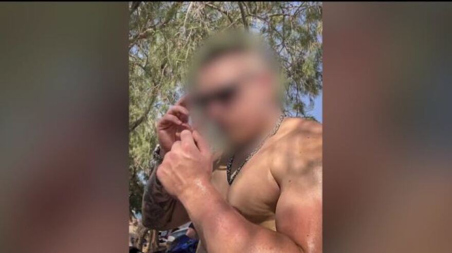 Κύκλωμα εκβιαστών: «Μπήκαν στο μαγαζί και μου έριξαν τέσσερις μπουνιές» - H μαρτυρία θύματος των εκβιαστών